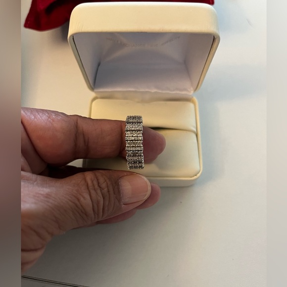 Genuine Diamond ring set in pure sterling silver. Silver size 8. - Picture 3 of 7